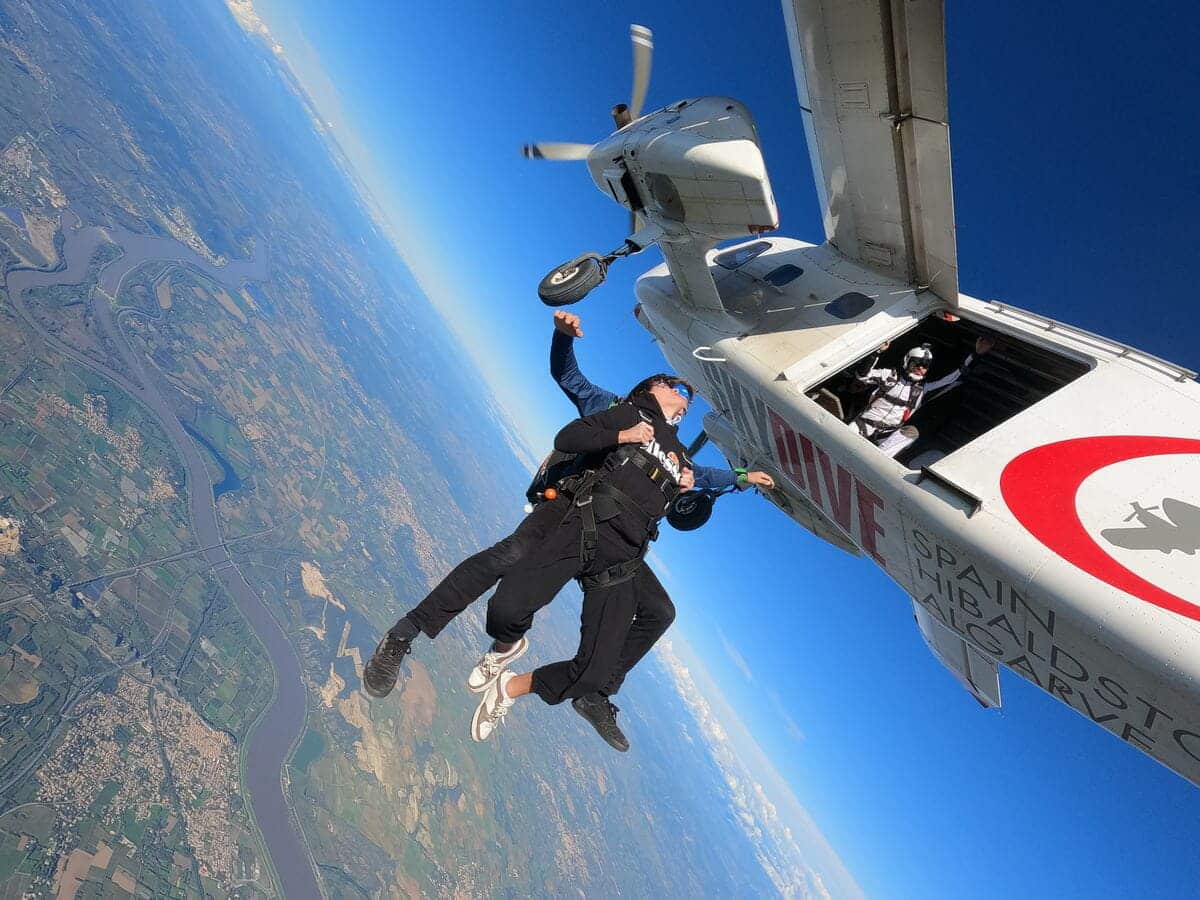 Combien de temps dure un saut en parachute ? | by Volomax