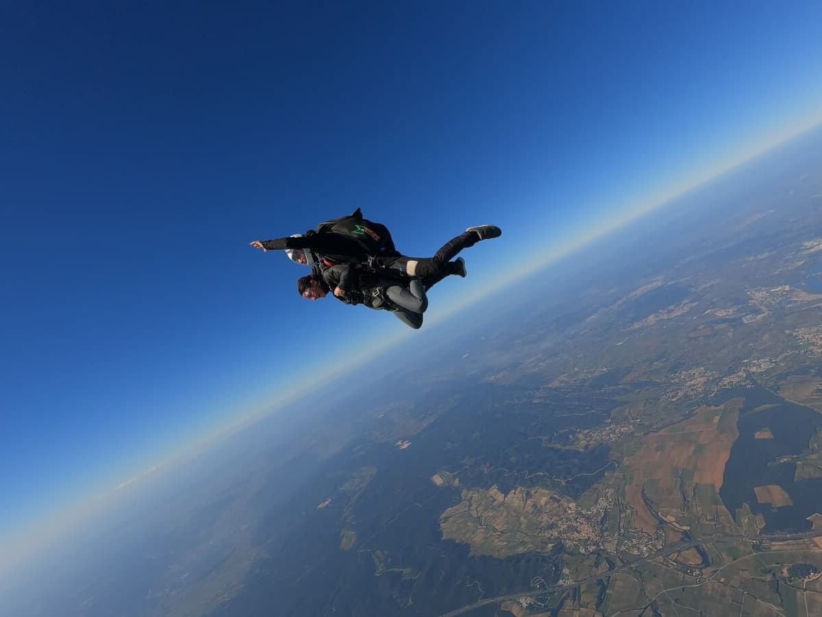 Que se passe-t-il si on panique en chute libre ? | by Volomax