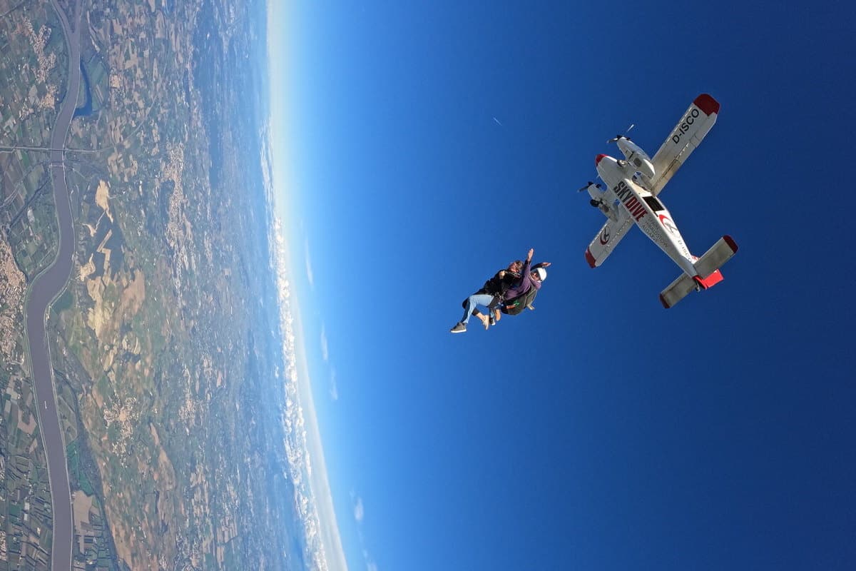 Saut en parachute à Montélimar | Centre parachutisme Volomax