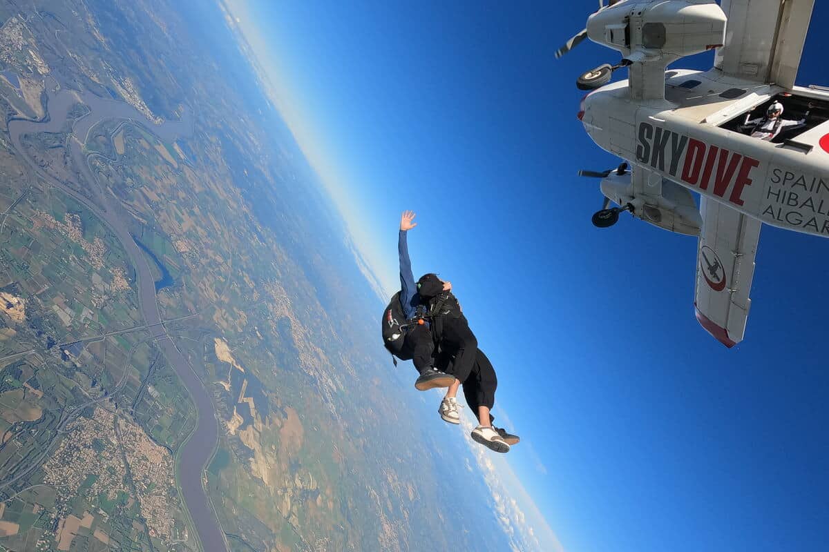 Saut en parachute à Nîmes | Centre de parachutisme Volomax